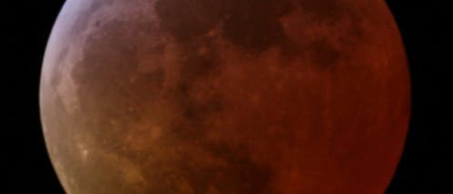 Rostroter Mond während einer totalen Mondfinsternis Rostroter Mond während einer totalen Mondfinsternis