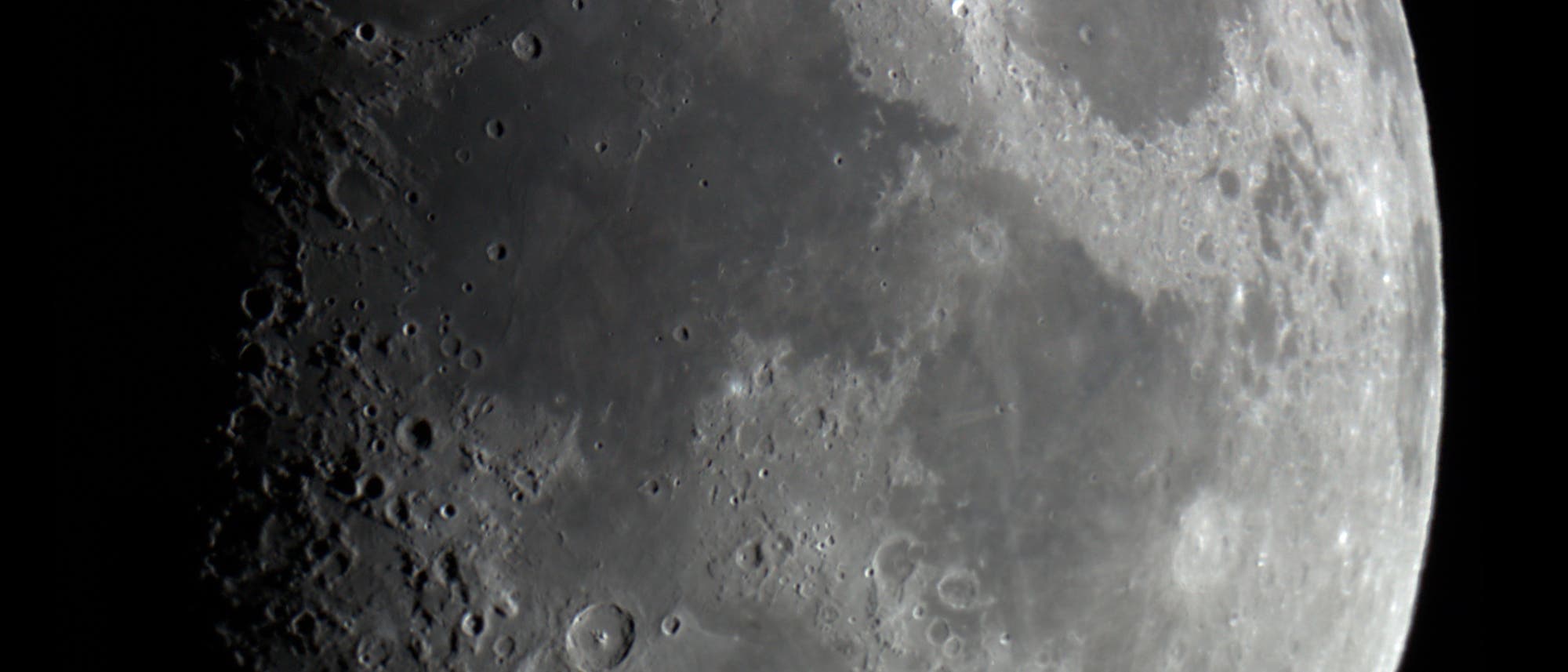 Der Mond im ersten Viertel = zunehmnder Halbmond Der Mond im ersten Viertel = zunehmnder Halbmond
