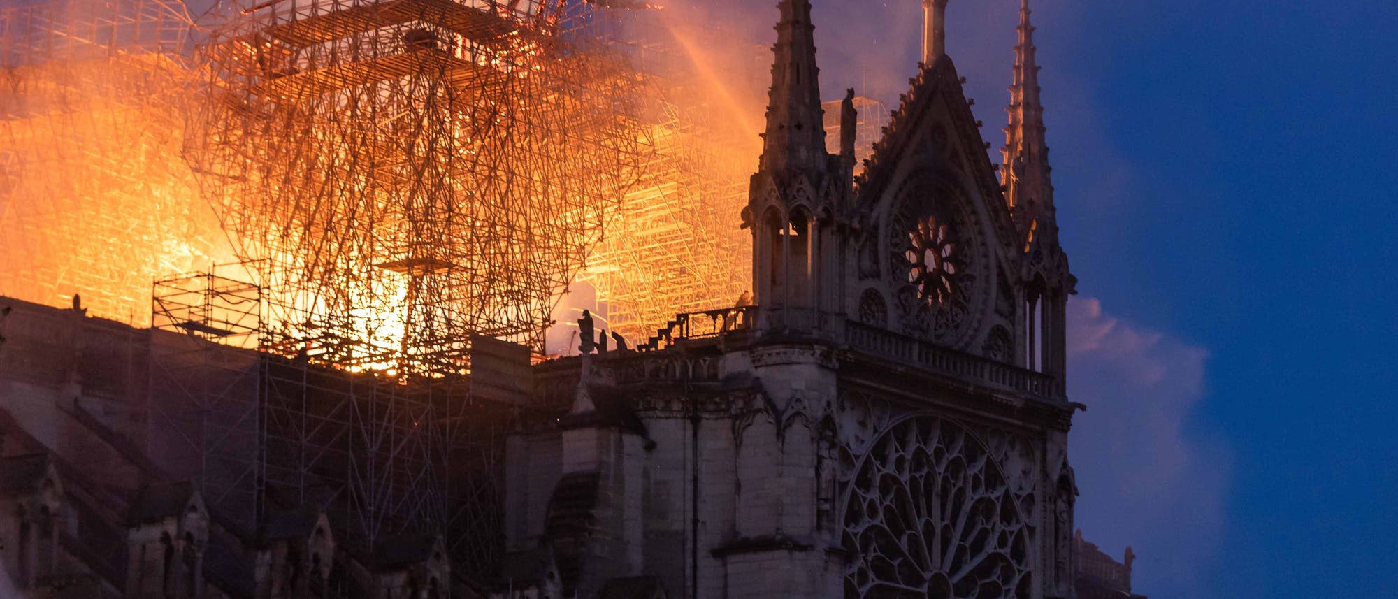 Brennende Kirche Notre-Dame