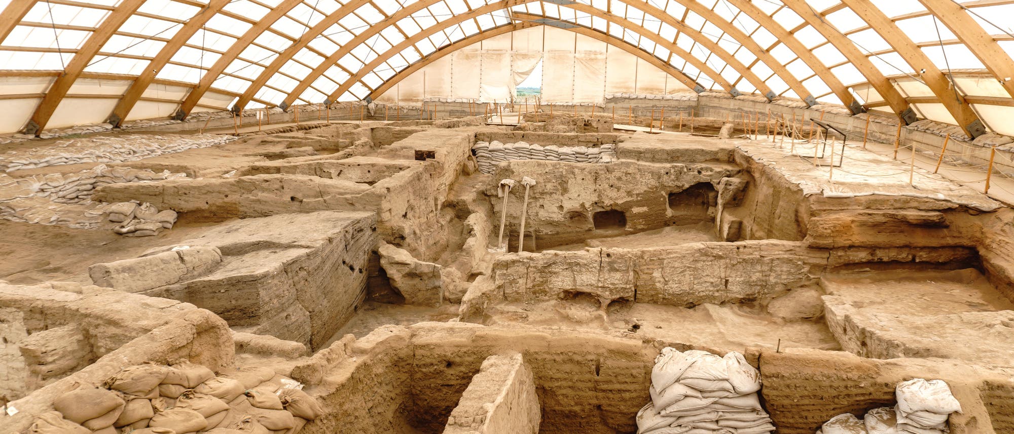 Blick auf die Ausgrabungsstätte von Çatalhöyük 