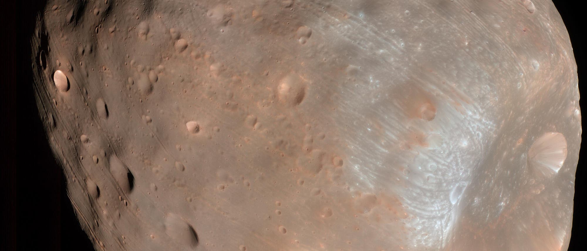 Phobos in Farbe Phobos in Farbe