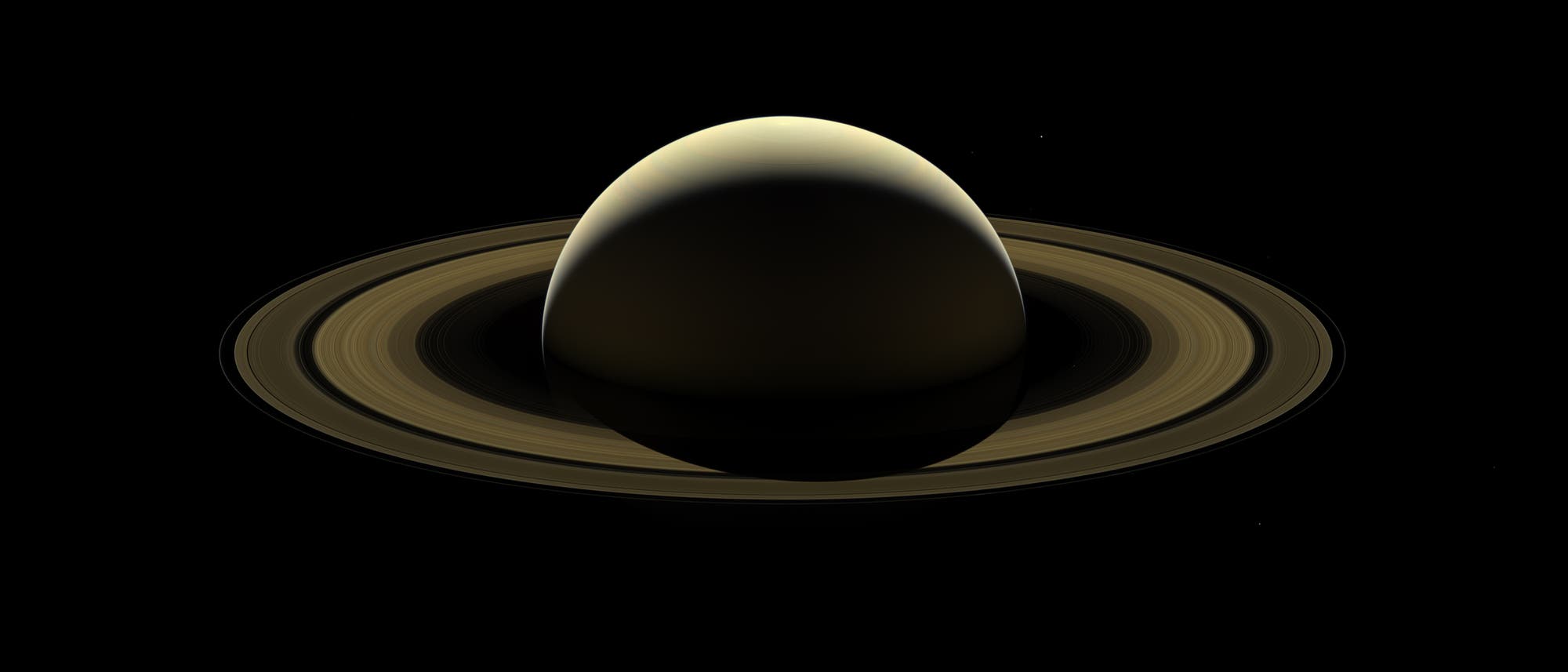 Gesamtaufnahme des Saturnsystems, teilweise aufgehellt. Gesamtaufnahme des Saturnsystems, teilweise aufgehellt.
