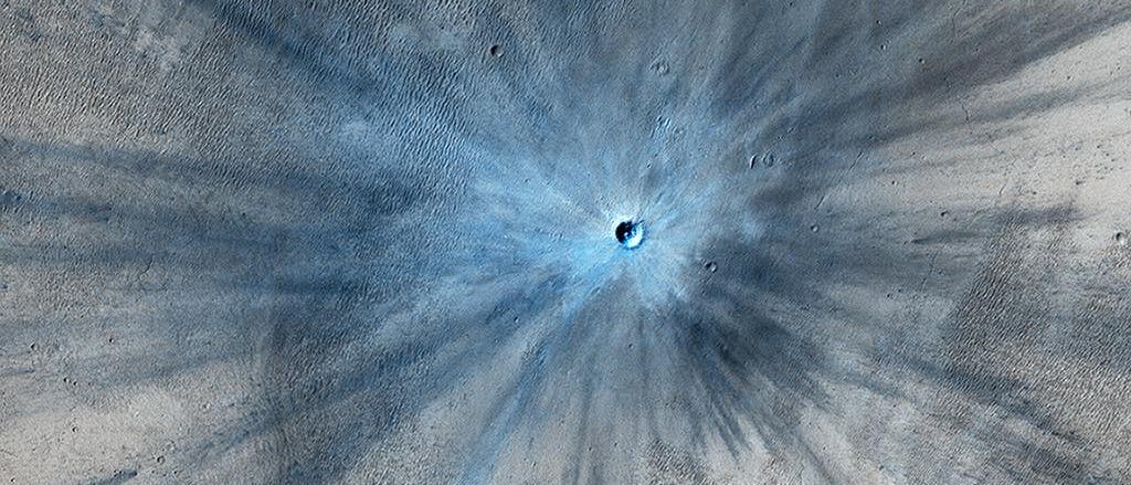 Ein neuer Einschlagkrater auf dem Mars Ein neuer Einschlagkrater auf dem Mars