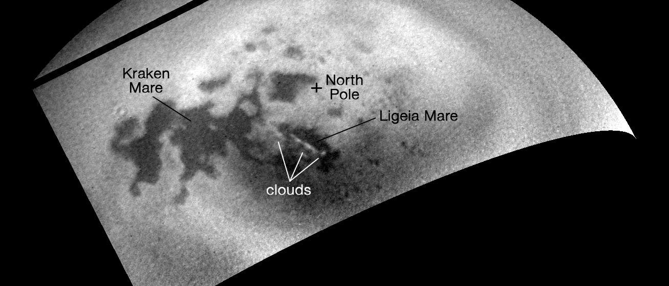 Die großen Methanmeere auf dem Saturnmond Titan (mit Beschriftungen) Die großen Methanmeere auf dem Saturnmond Titan (mit Beschriftungen)