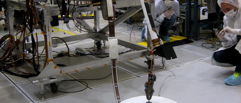 InSights Roboterarm mit dem Seismometer InSights Roboterarm mit dem Seismometer