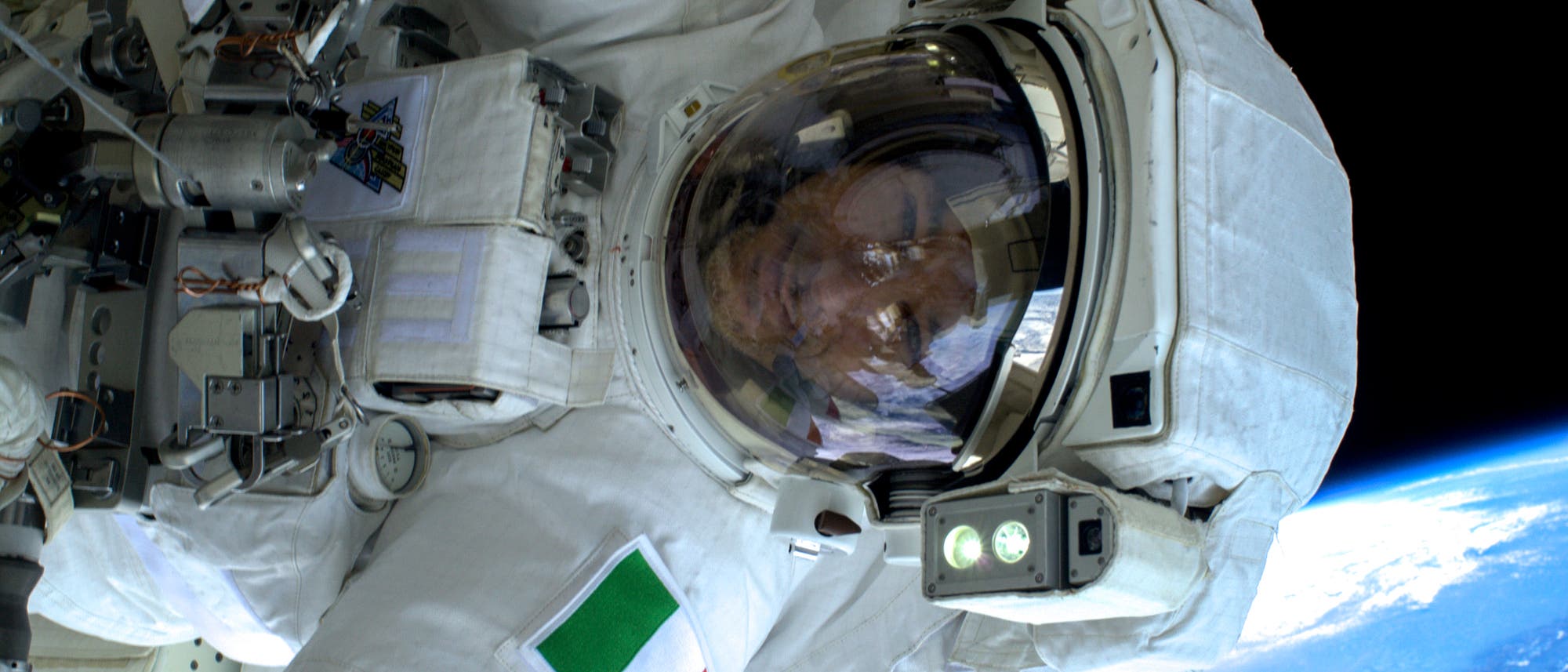 ESA-Astronaut Luca Parmitano bei einem Weltraumspaziergang 2013 ESA-Astronaut Luca Parmitano bei einem Weltraumspaziergang 2013