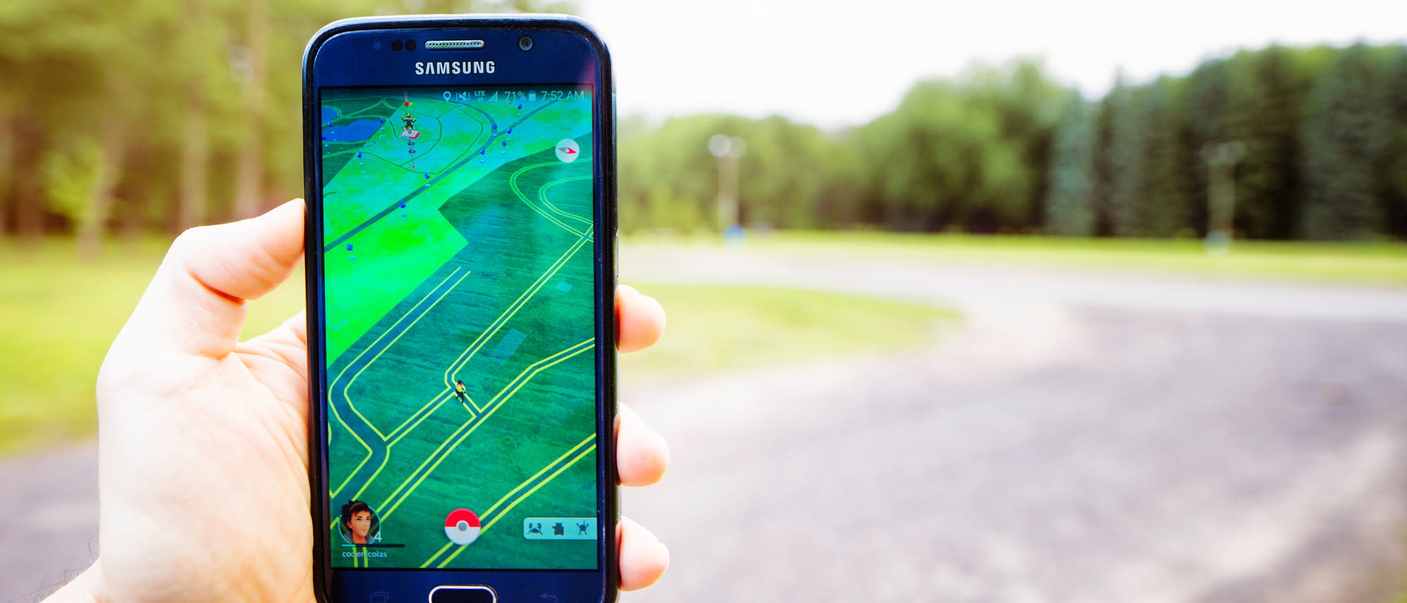 PokemonGo-Spieler im Park PokemonGo-Spieler im Park