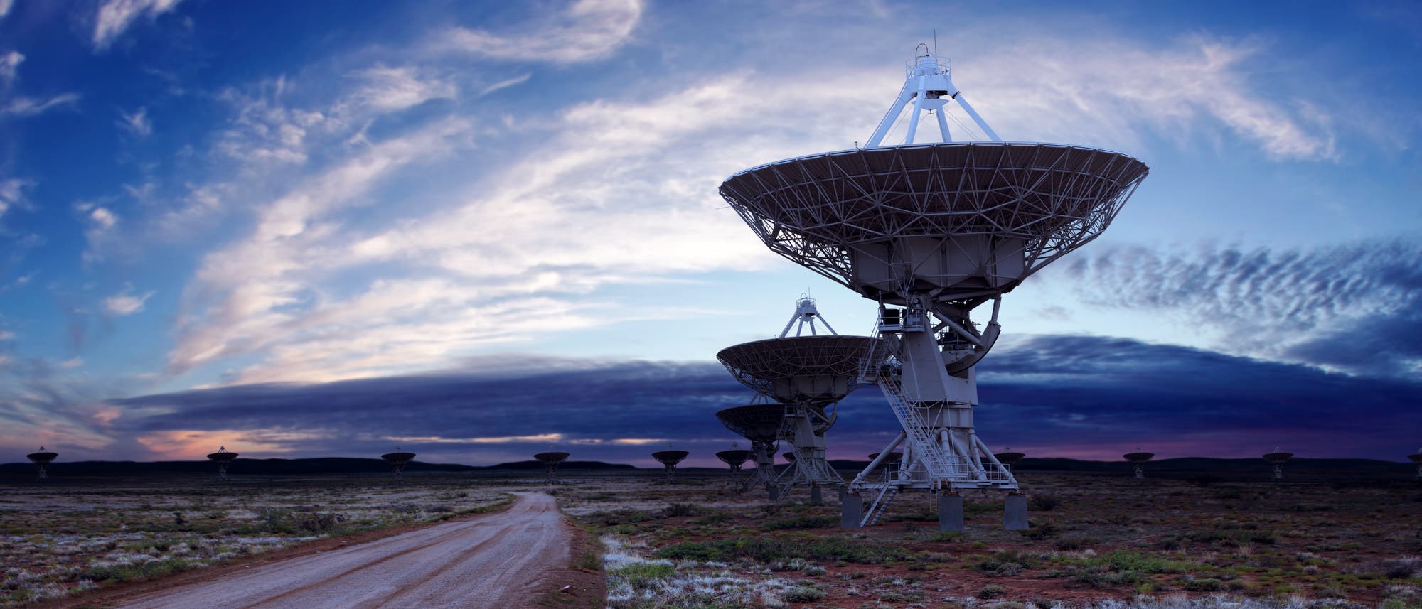Das Very Large Array ist eine aus 27 Radioteleskopen bestehende Anlage im US-Bundesstaat New Mexico Das Very Large Array ist eine aus 27 Radioteleskopen bestehende Anlage im US-Bundesstaat New Mexico