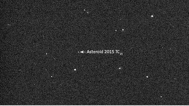 Der nur zwei Meter große Asteroid 2015 TC25 kam während seines Vorbeiflugs am 12. Oktober 2015 der Erde näher als unser Mond.