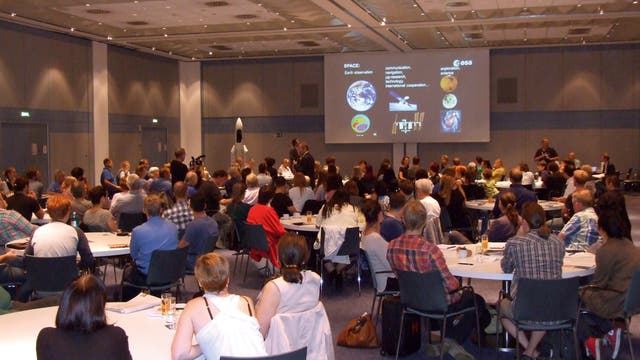 In Darmstadt debattieren hunderte Deutsche die Raumfahrt der ESA