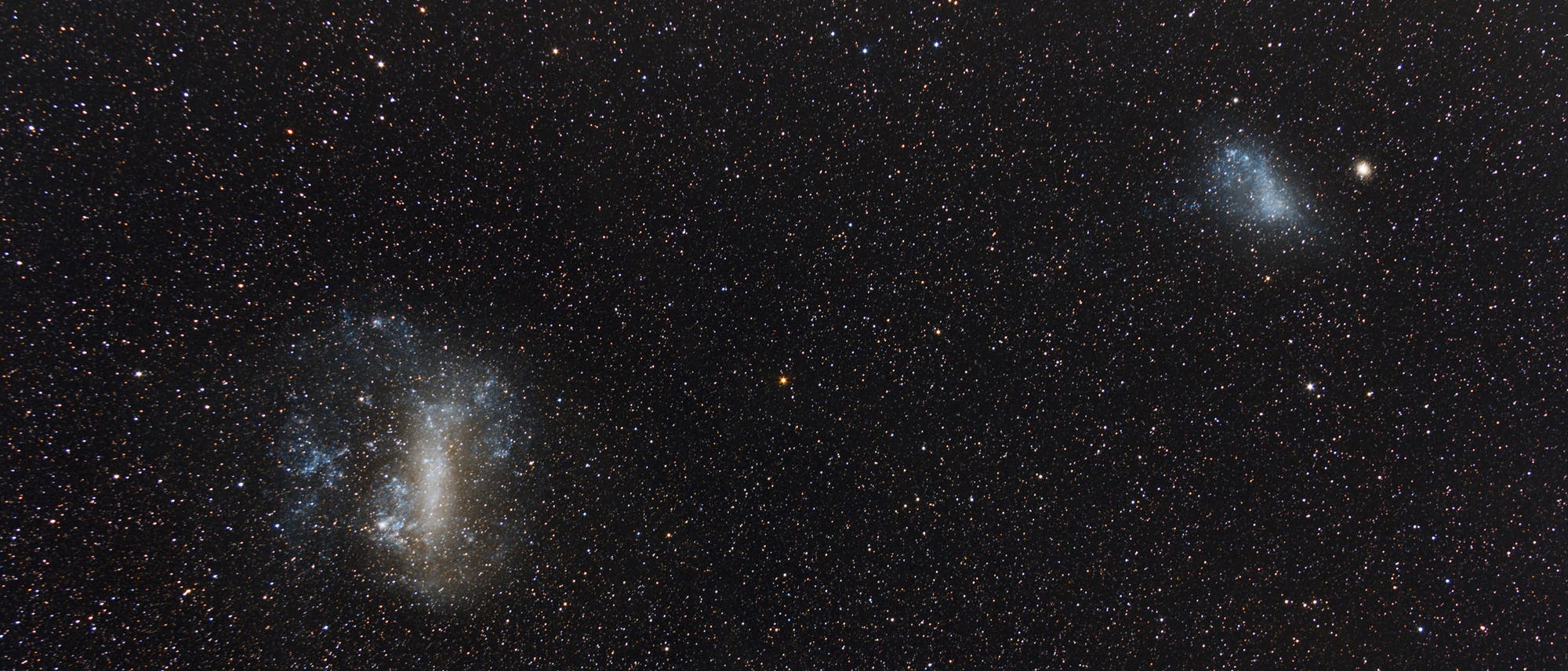 Die Große und Kleine Magellansche Wolke im Nachthimmel. Die Große und Kleine Magellansche Wolke im Nachthimmel.