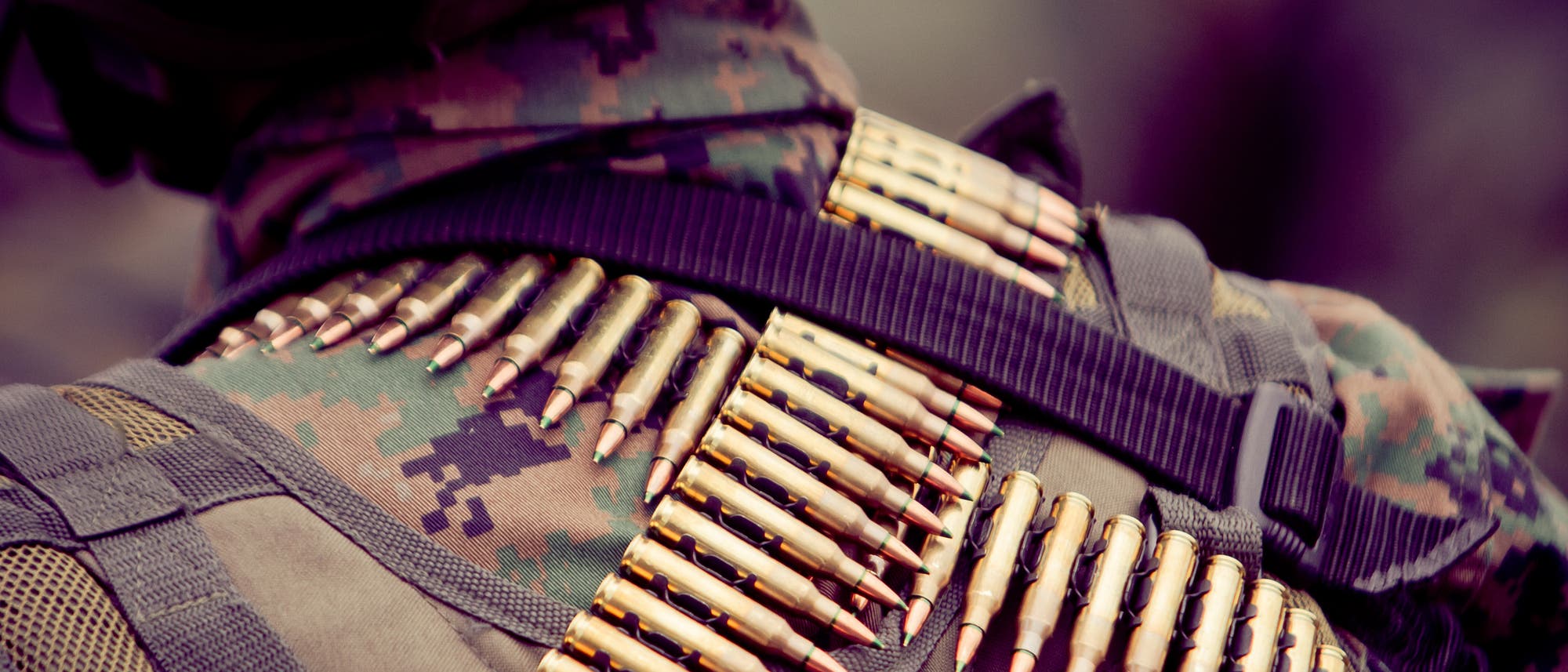 Soldat mit Patronengurt Soldat mit Patronengurt