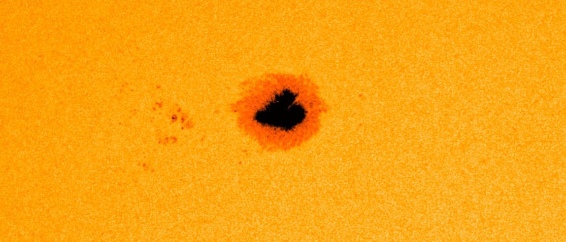 Ausschnitt der Sonne am 13. April 2016 (Bild von SDO) Ausschnitt der Sonne am 13. April 2016 (Bild von SDO)