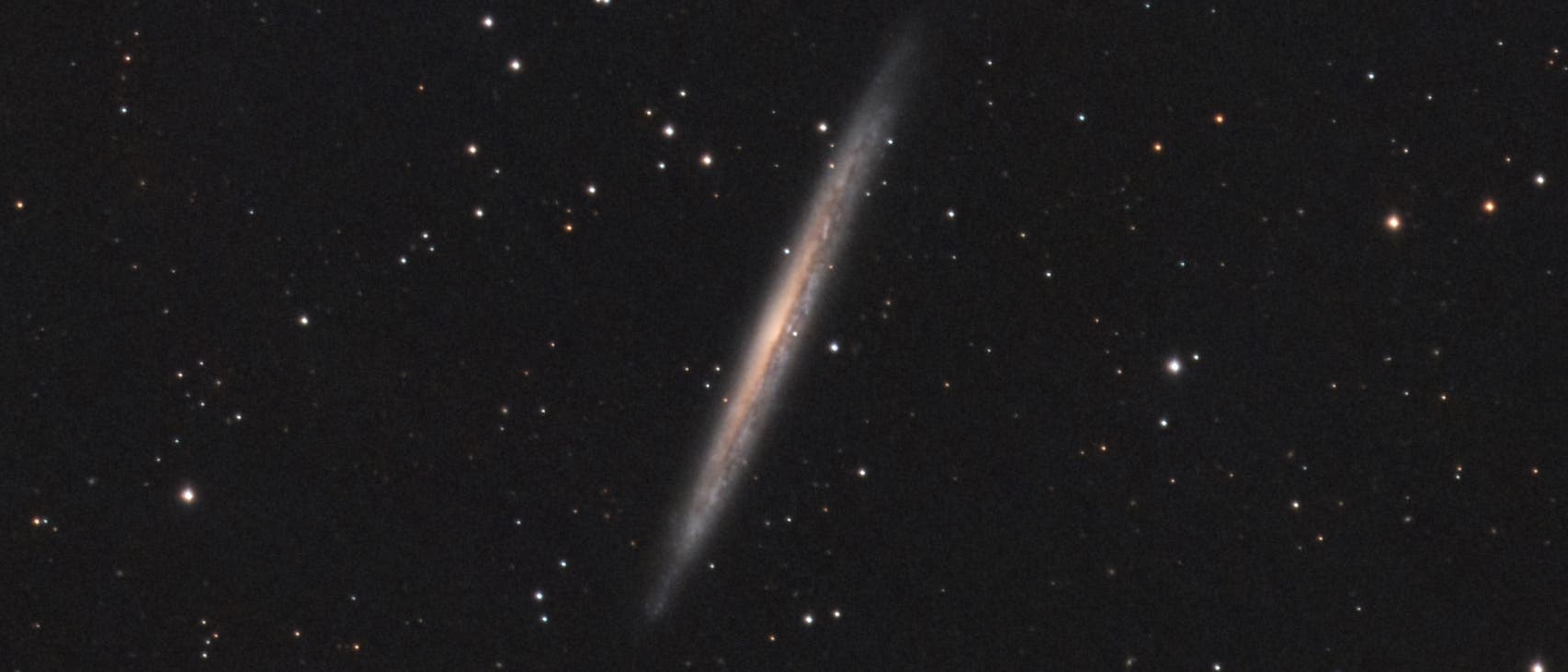 Spiralgalaxie NGC 5907 im Sternbild Drache 