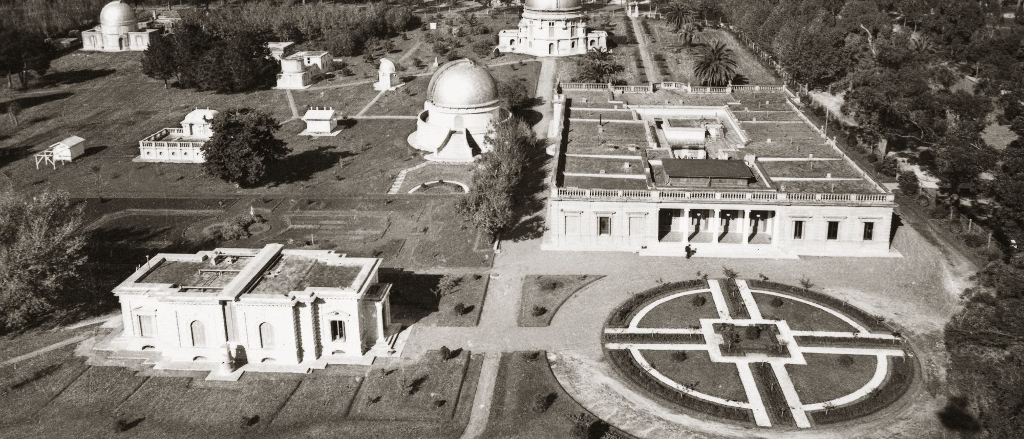 Historische Luftaufnahme des Observatoriums La Plata Historische Luftaufnahme des Observatoriums La Plata
