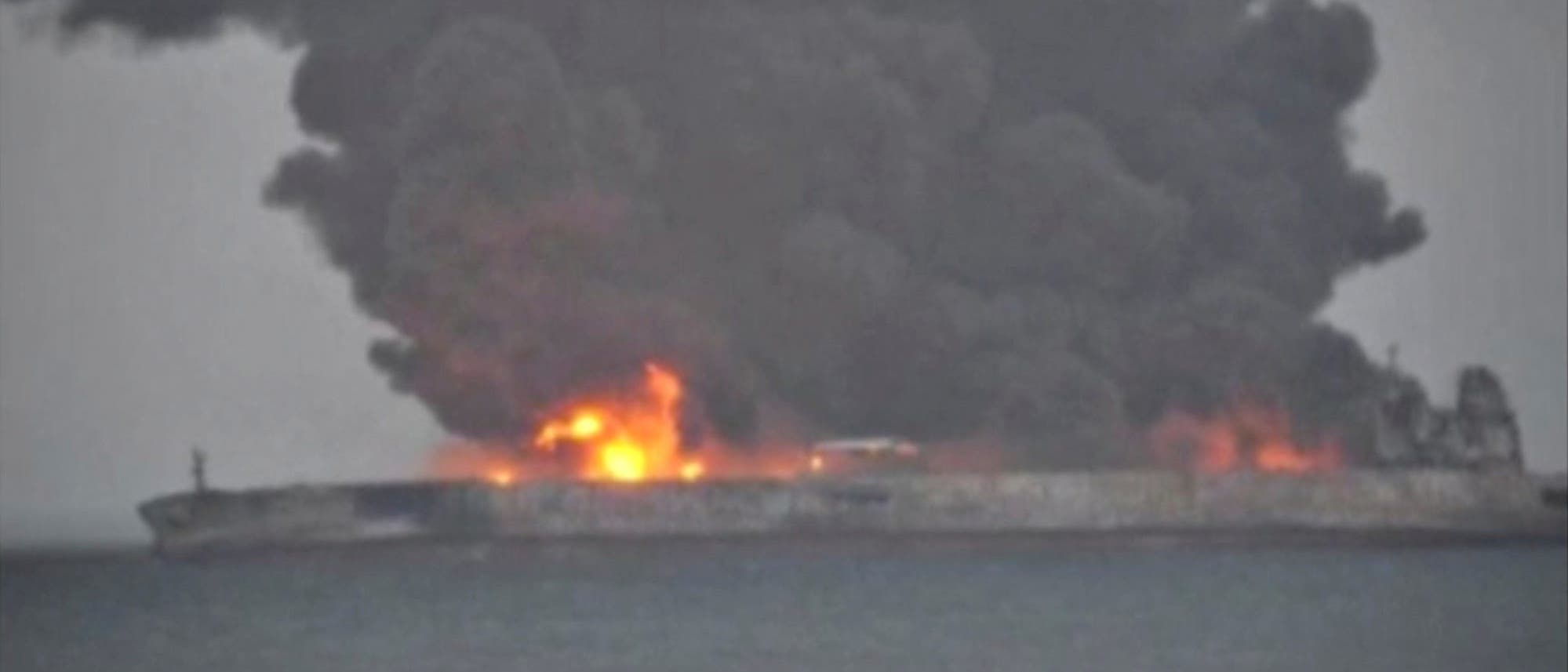 Brennender Tanker Sanchi; Standbild aus einem Video Brennender Tanker Sanchi; Standbild aus einem Video