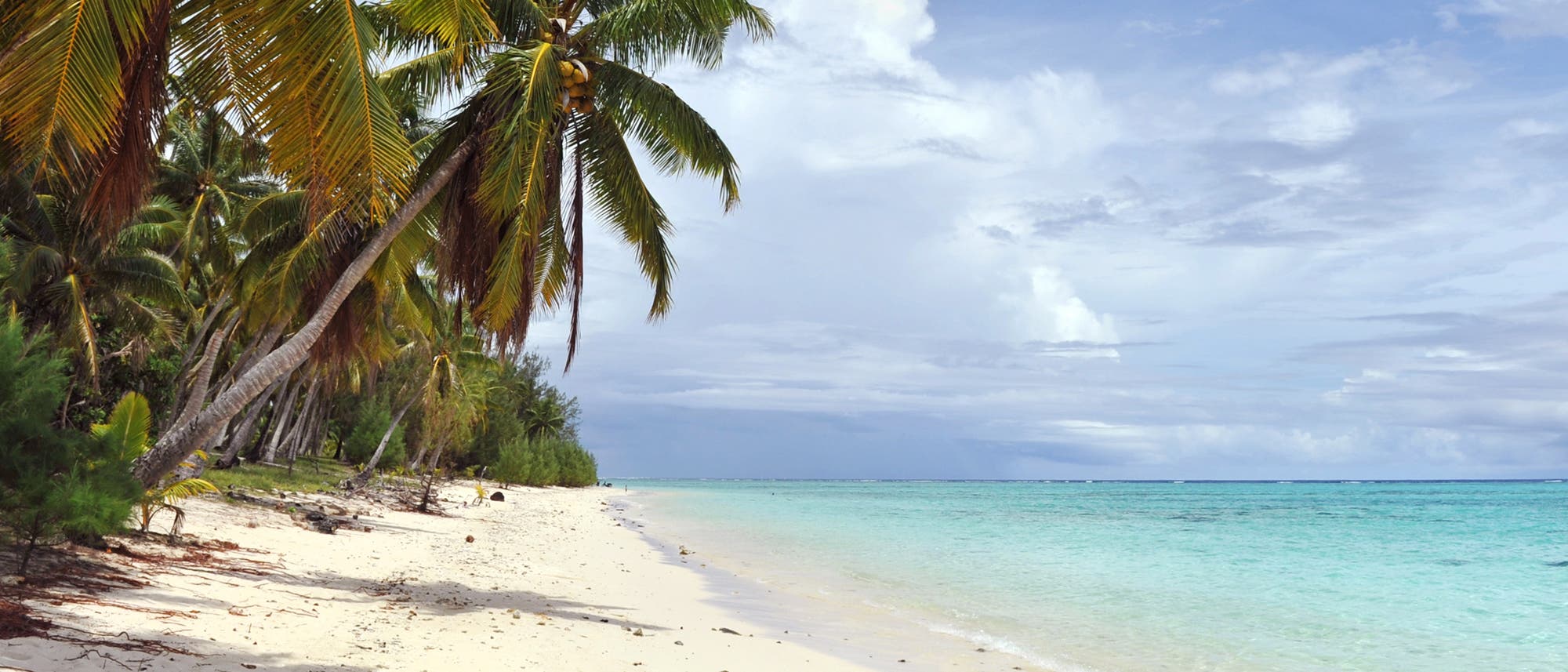 Sandstrand auf einem Tuvalu-Atoll Sandstrand auf einem Tuvalu-Atoll