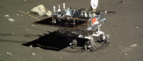 Yutu fährt über die Mondoberfläche Yutu fährt über die Mondoberfläche