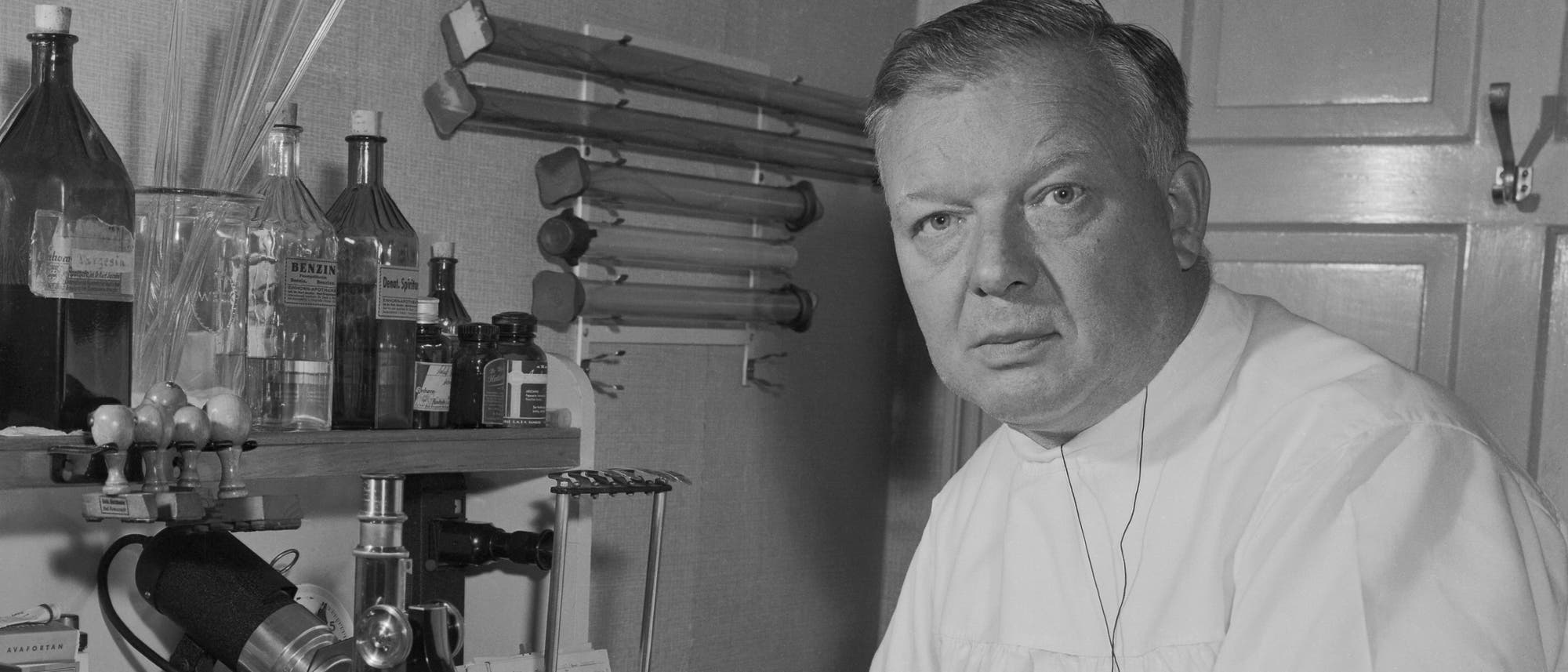 Kardiologe Werner Forßmann im Labor Kardiologe Werner Forßmann im Labor