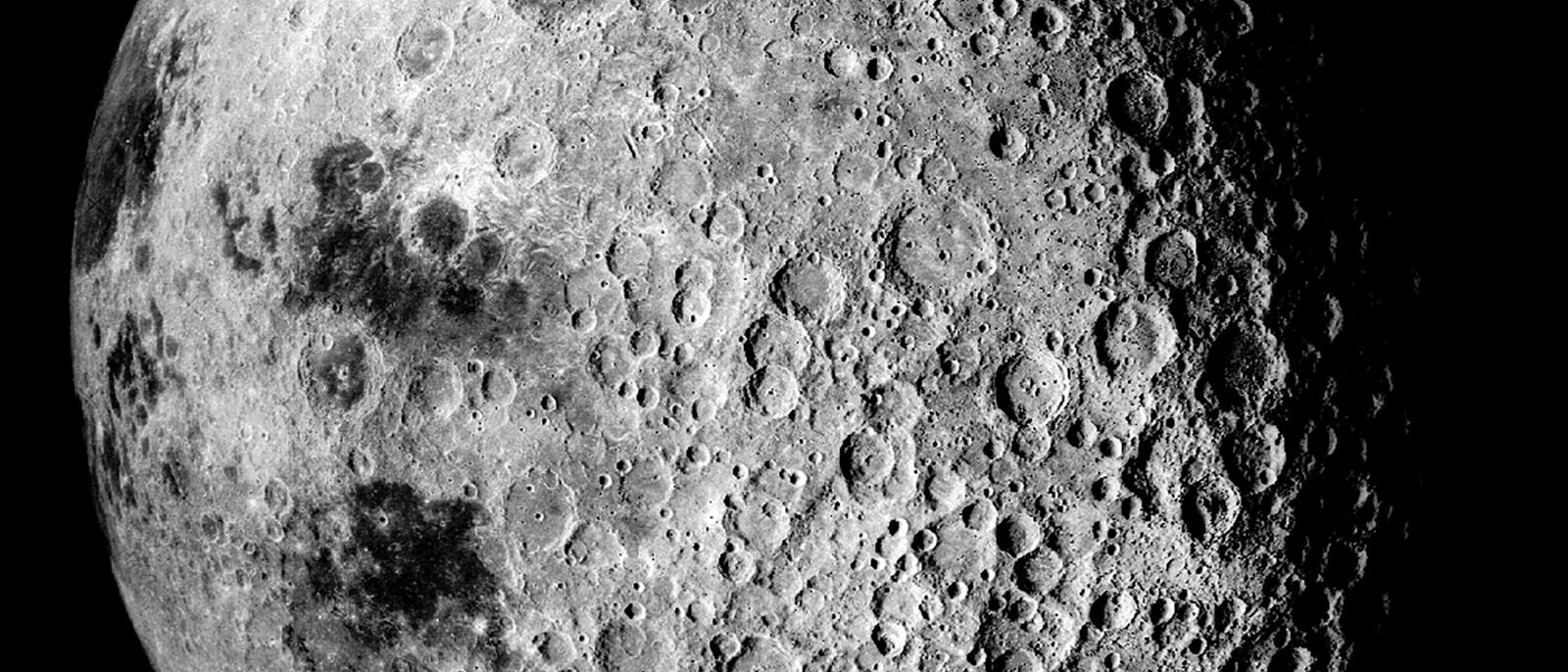 Mondaufnahme von Apollo 16, AS16-3021 Mondaufnahme von Apollo 16, AS16-3021