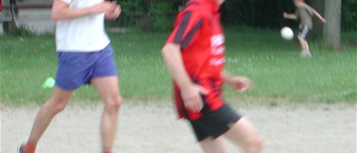 Kickende Männer Kickende Männer