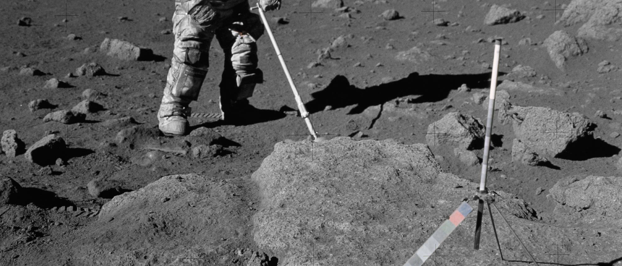 Der Geologe Harrison Schmitt war der erste Wissenschaftsastronaut der US-Raumfahrtbehörde NASA und der bislang letzte Mensch auf dem Mond. Während der Apollo-17-Mission sammelte er zahlreiche Gesteinsproben. Der Geologe Harrison Schmitt war der erste Wissenschaftsastronaut der US-Raumfahrtbehörde NASA und der bislang letzte Mensch auf dem Mond. Während der Apollo-17-Mission sammelte er zahlreiche Gesteinsproben.