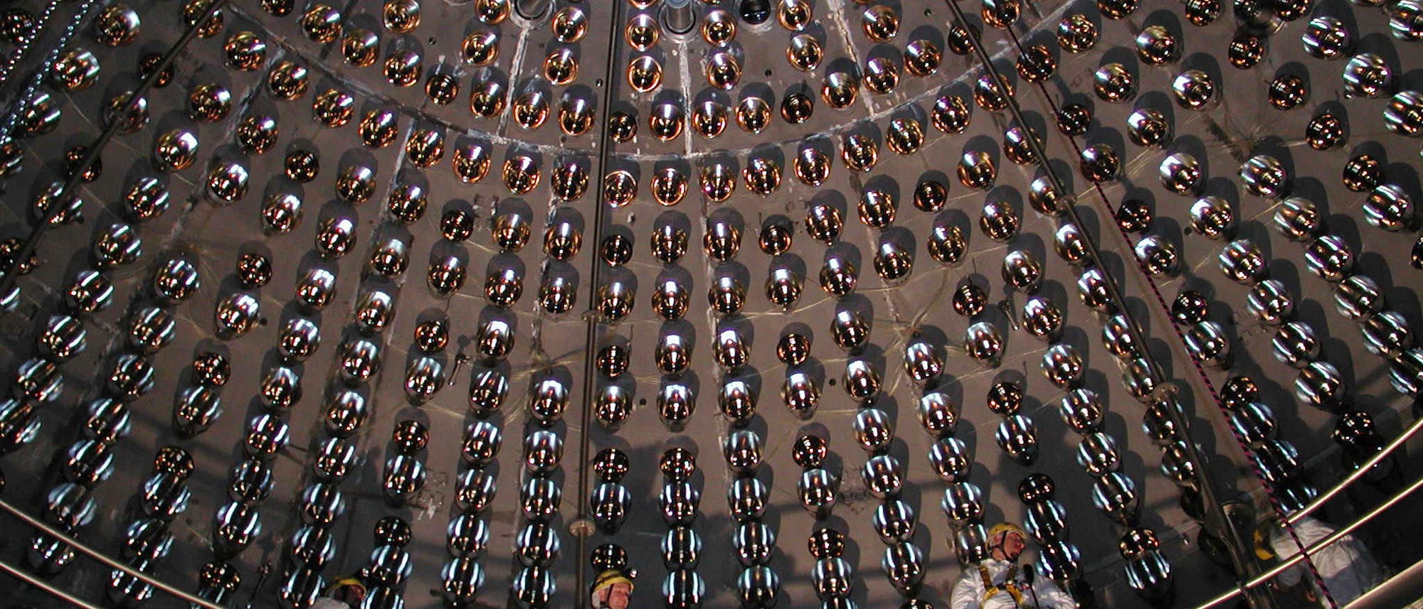 Im Inneren eines Neutrino-Detektors Im Inneren eines Neutrino-Detektors