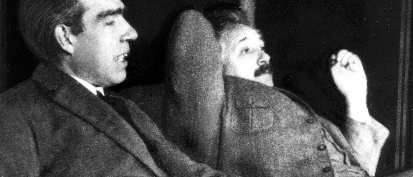 Einstein und Bohr Einstein und Bohr