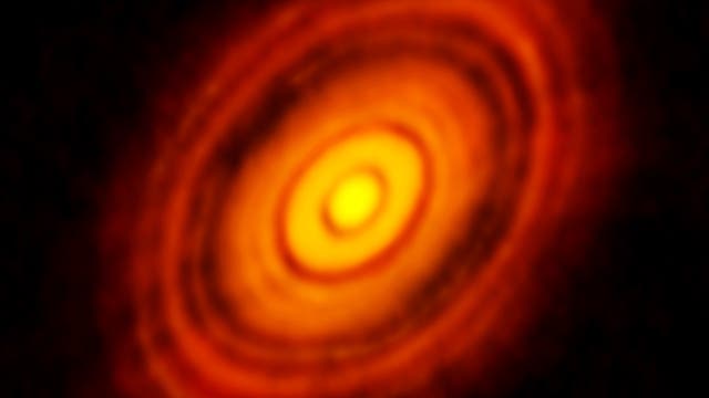 Junger Stern HL Tauri mit seiner protoplanetaren Scheibe
