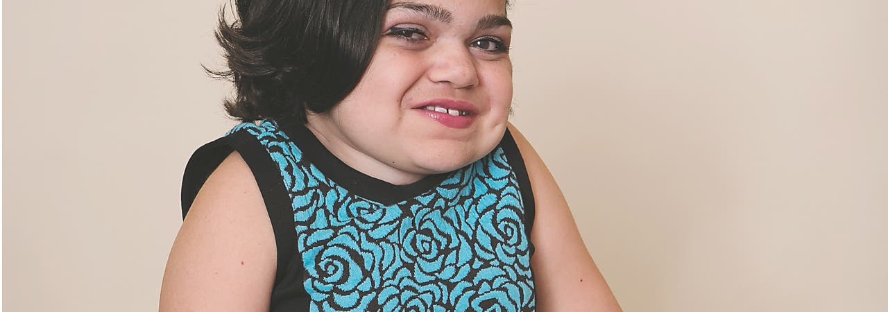 Die 13-jährige Michelle Hopkins leidet an der lysosomalen Speicherkrankheit MPS I. Zu den Symptomen gehören Skelett- und Organfehlbildun­gen sowie Minderwuchs.