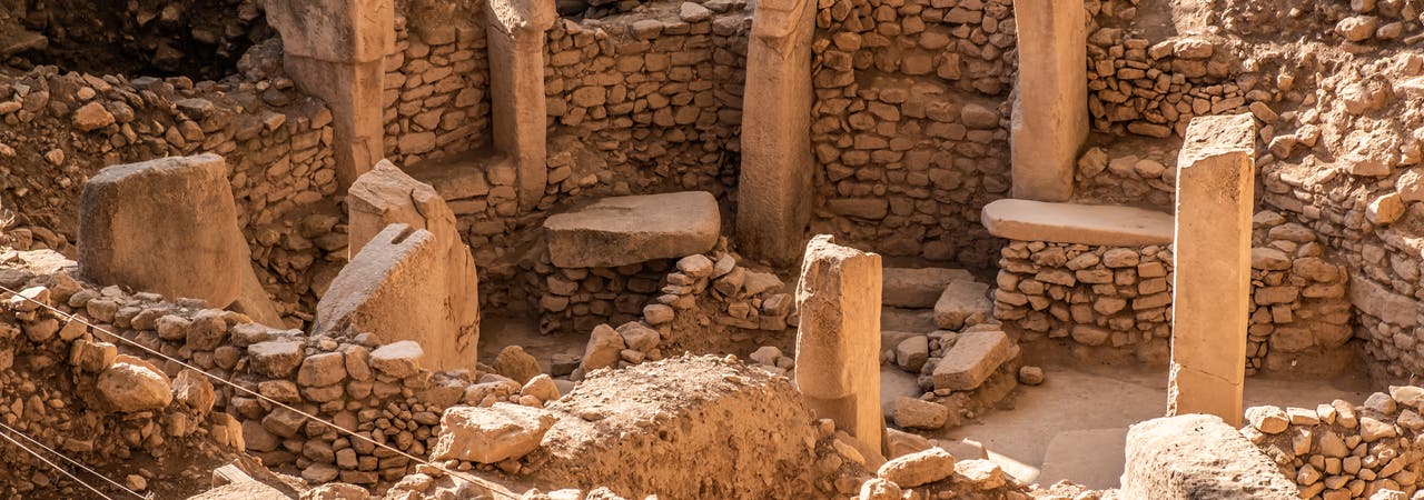 Die Monumente von Göbekli Tepe sind zirka 11 600 Jahre alt. Womöglich trafen sich dort einst Gruppen von Jägern und verzehrten reichlich Getreidegerichte - und Bier.
