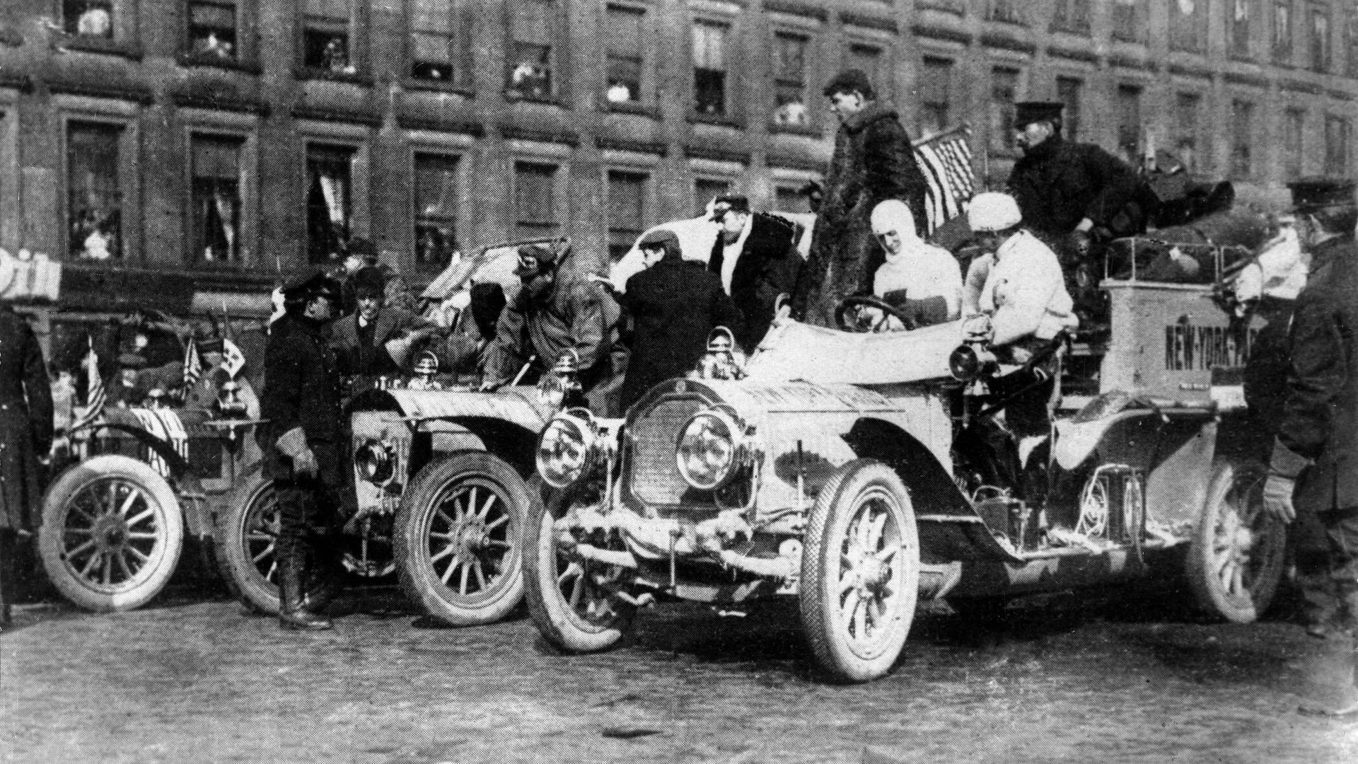 Start für das Rennen New York – Paris