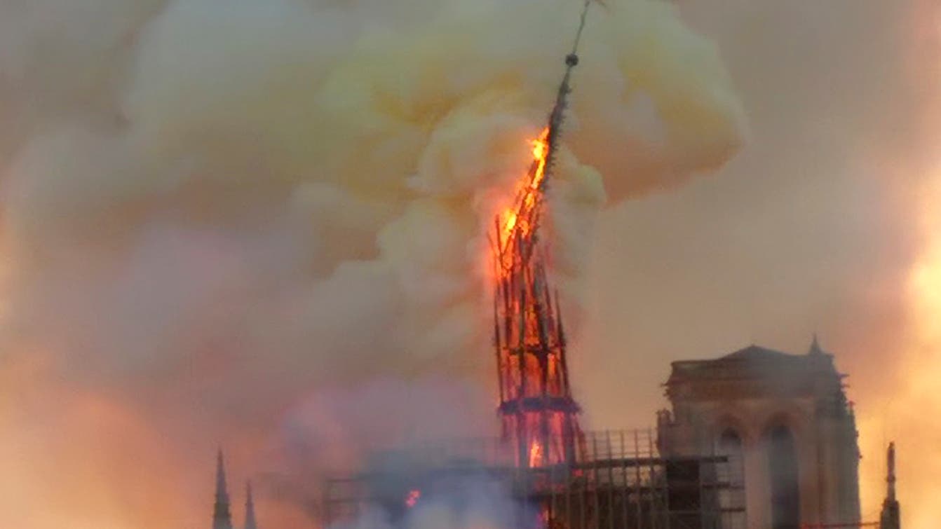 Beim Brand von Notre-Dame im April 2019 stürzte der Dachreiter in sich zusammen.