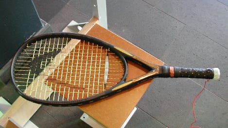 Schwingungsgedämpfter Tennisschläger
