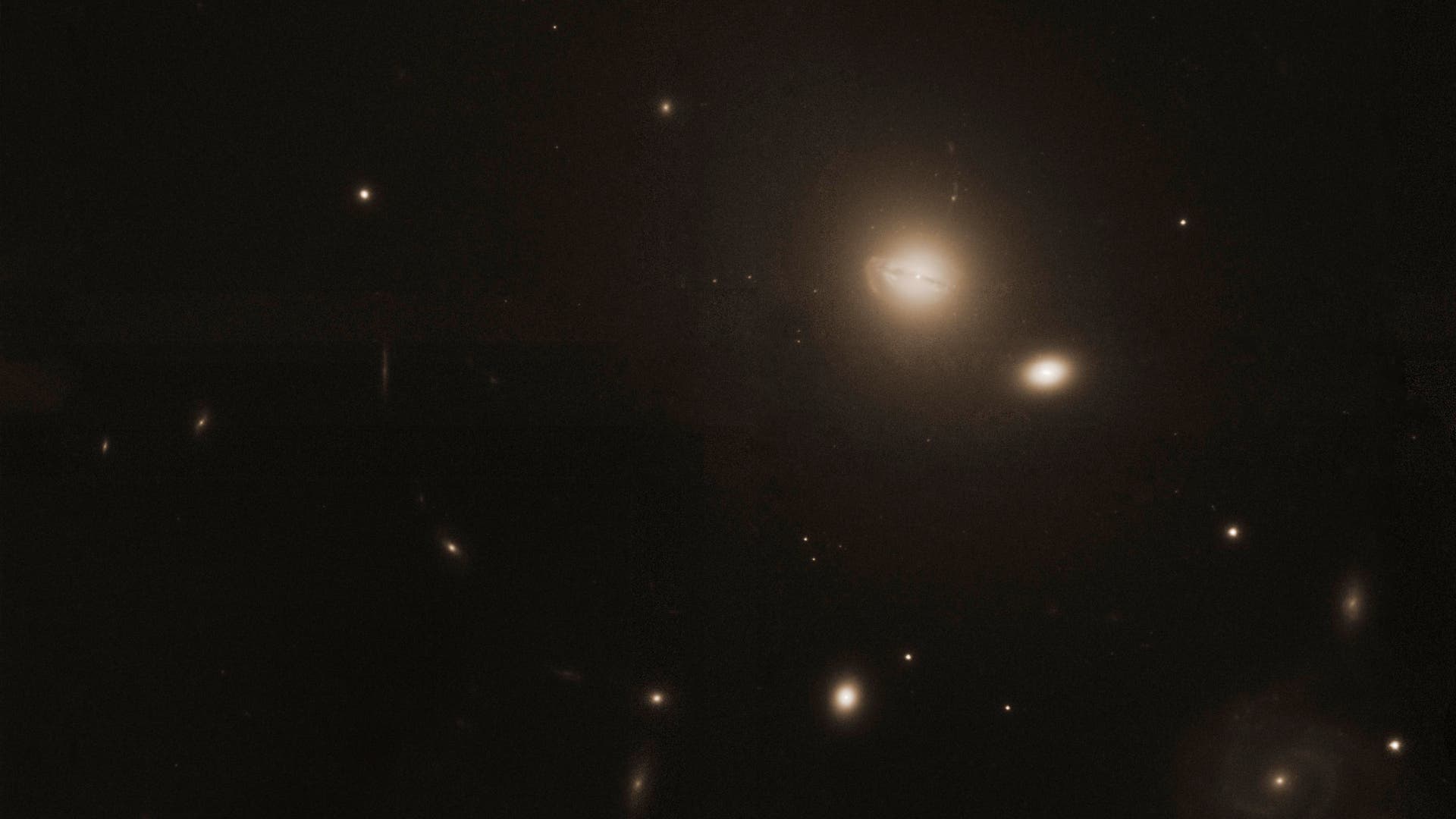 Galaxienhaufen Abell 780 im Sternbild Wasserschlange