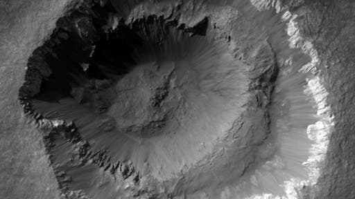 Ada: Ein Krater im Krater?