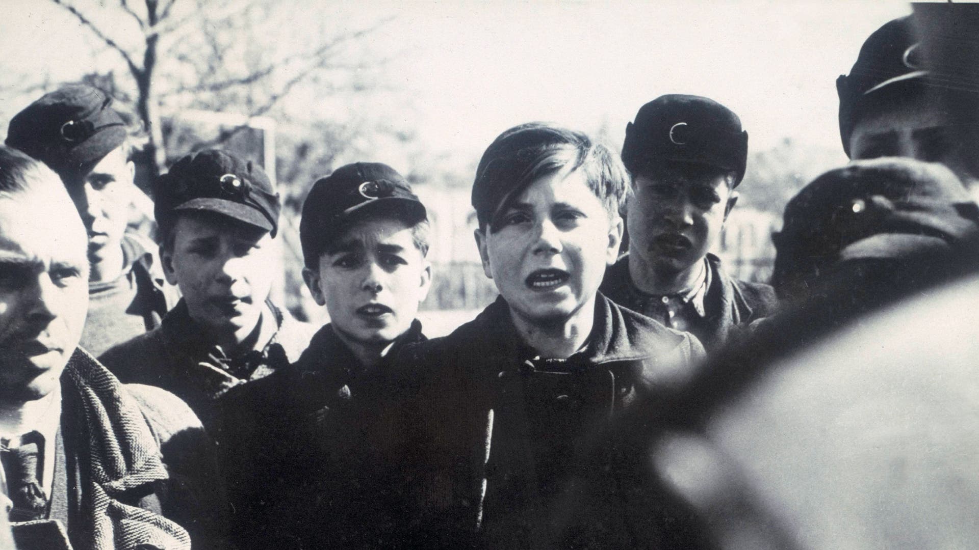 Diese Gruppe Hitlerjungen, die zum »Volkssturm« gehörte, wurde von der US-Armee 1945 gefangen gesetzt.