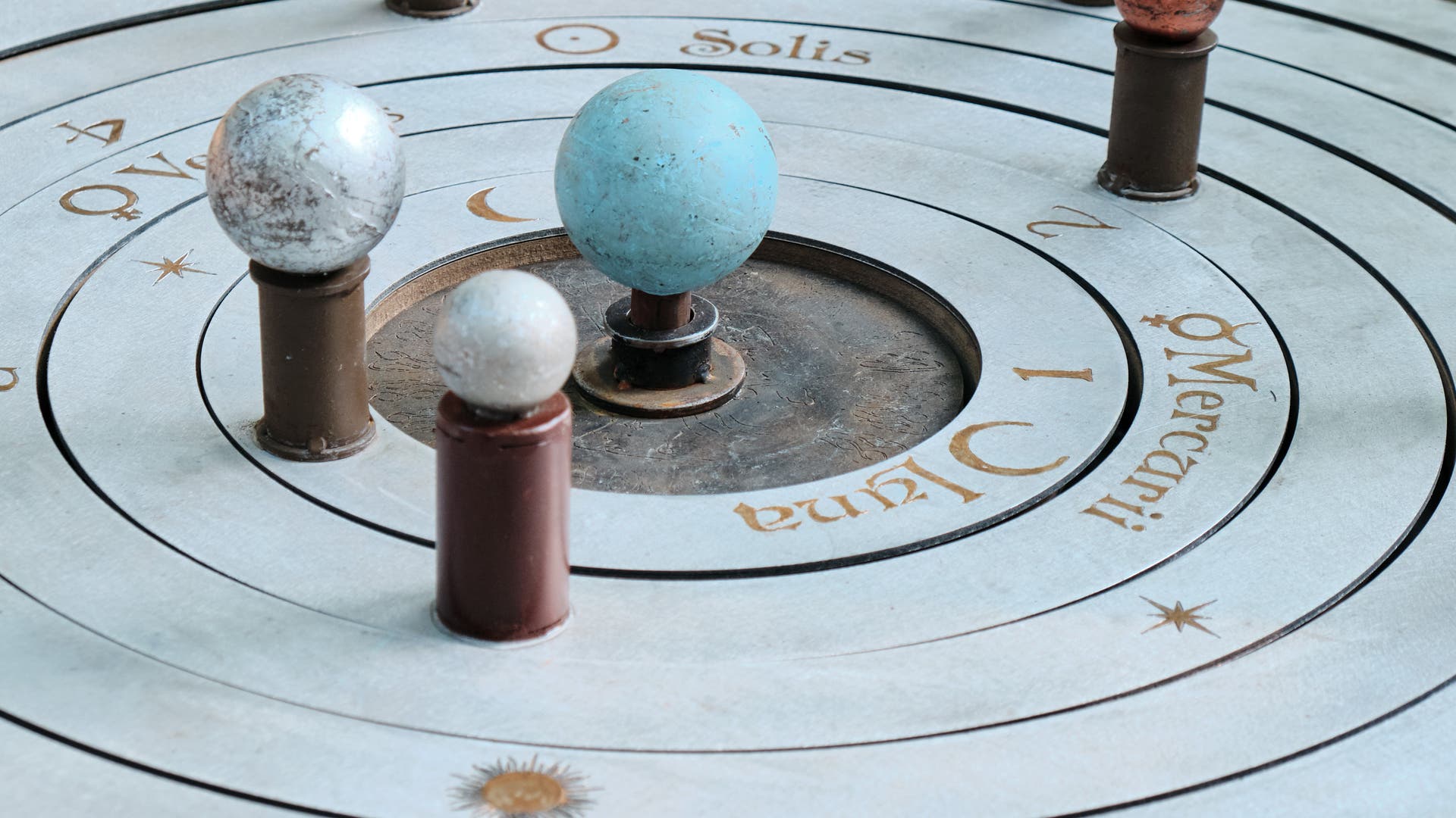 Kosmologie: Eine Theorie des mittelalterlichen Universums