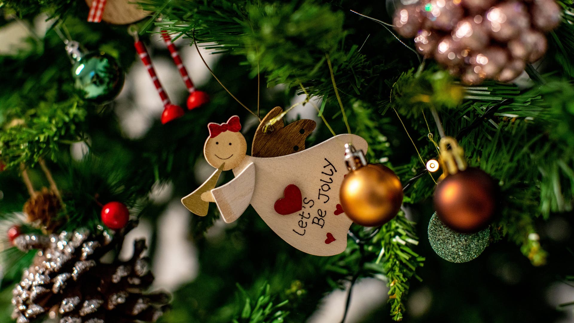 Psychologie-f-r-Weihnachtsmuffel-So-kommen-Sie-gut-durch-die-Feiertage-ein-psychologischer-Notfallkoffer-f-r-Weihnachten-mit-der-Familie-