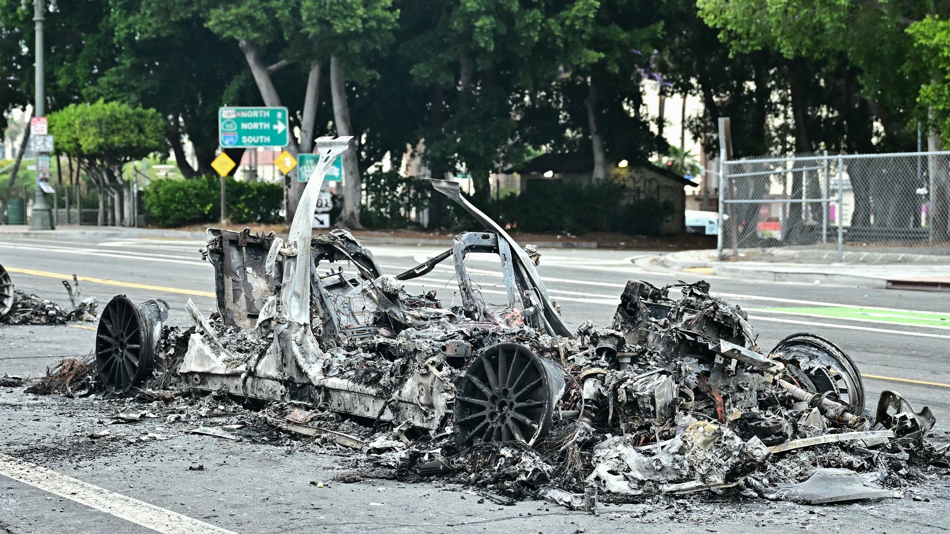 Why robotaxis burned down completely during the LA protests