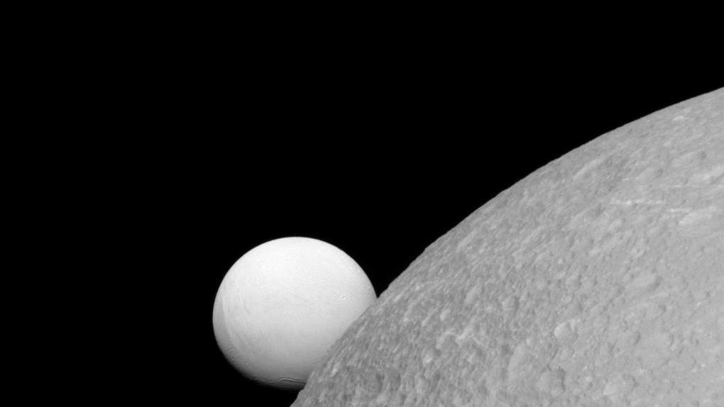 Raumsonde Cassini Vollf Hrt Das Letzte Rendezvous Mit Saturnmond Enceladus Spektrum Der