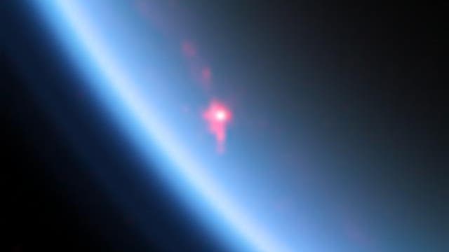 Titansee Kivu Lacus reflektiert Sonnenlicht
