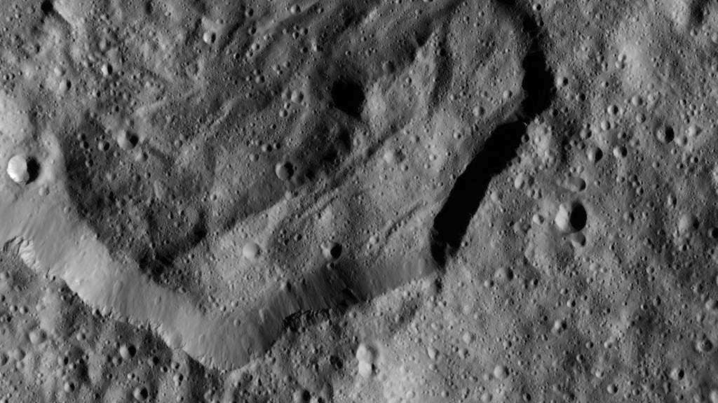 Krater Messor mit Bodenwellen