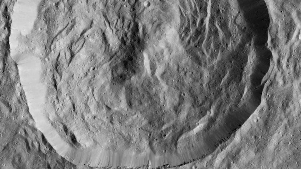 Terrassen in Ceres-Krater