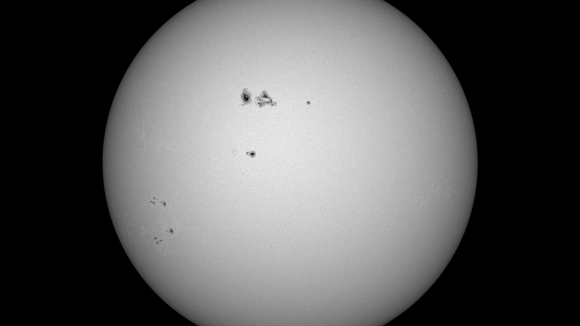 Sonnenaktivit-t-im-November-Eruptives-Geschehen-auf-der-Sonne