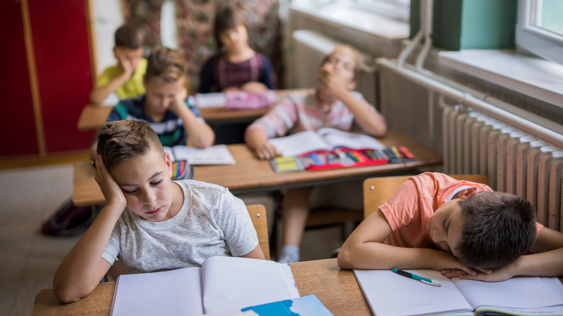 Schule und Schlaf: Spaeter Schulbeginn macht Lernen leichter