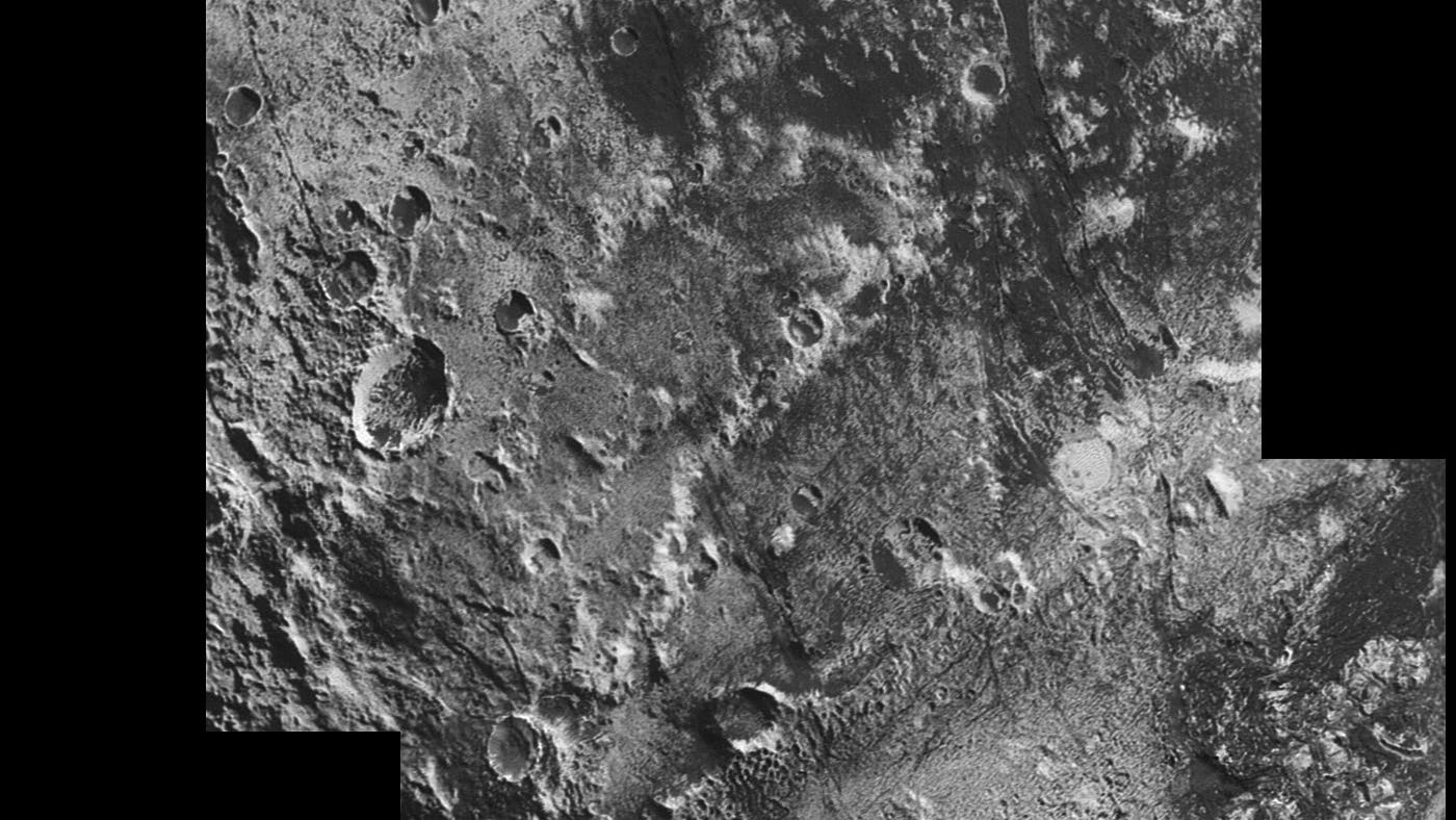 Detailmosaik der Pluto-Oberfläche