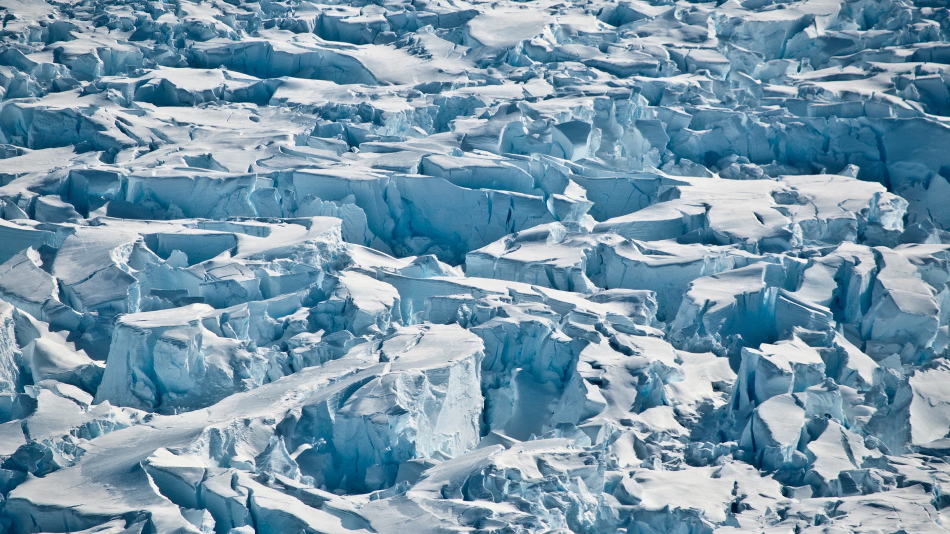 Die Schmelze sorgt dafür, dass sich immer mehr Gletscherspalten auftun