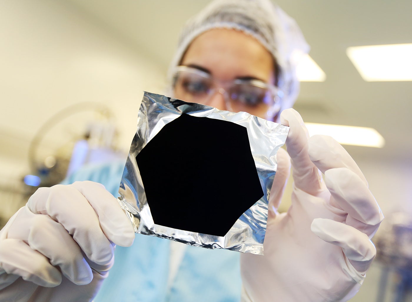 Vantablack Schwarz Dunkelstes Material Jetzt Noch Schw rzer Spektrum 