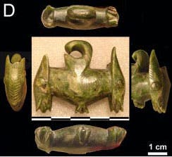 Prähistorische Ohranhänger aus grüner Jade